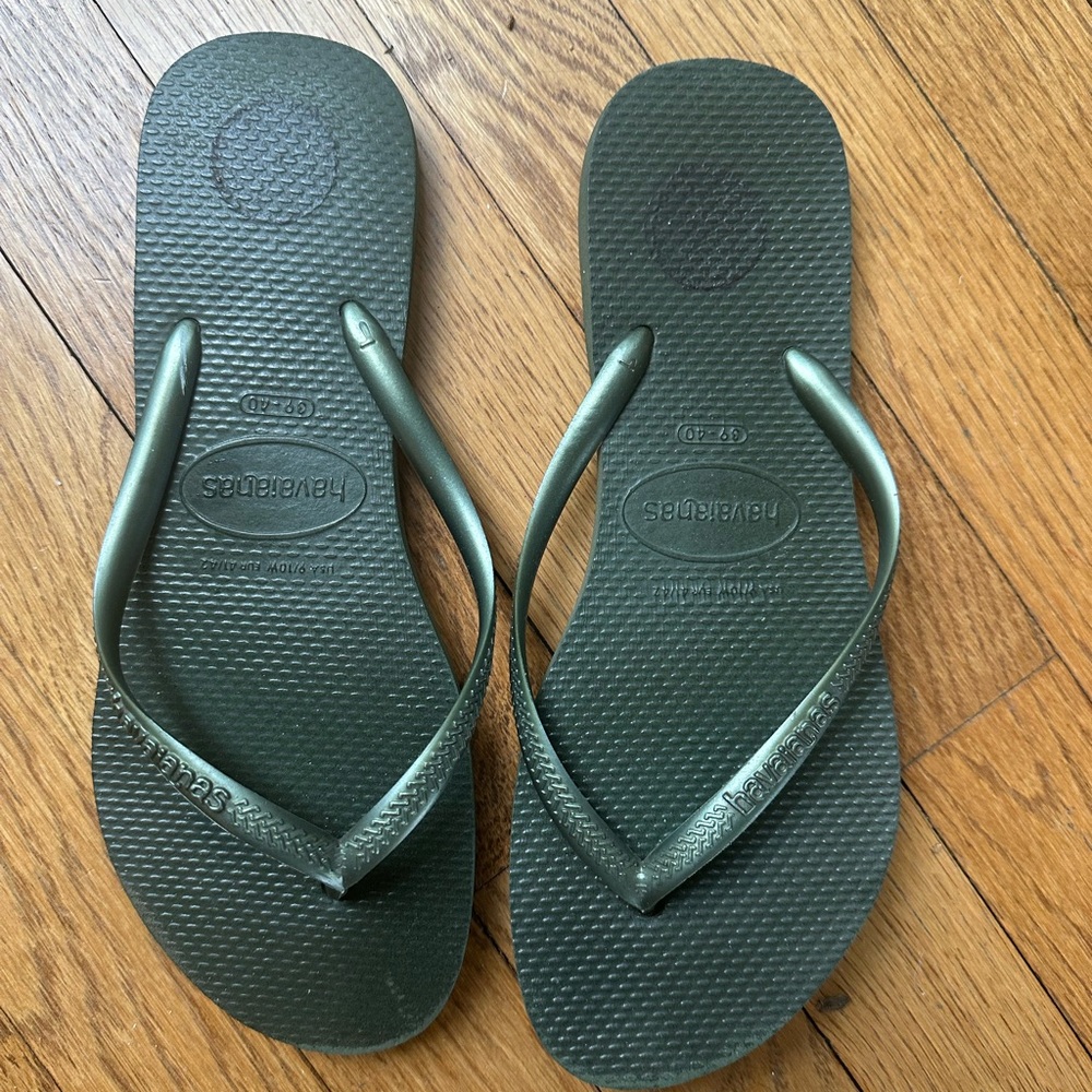 Havaianas size 39-40 perfect condition green flip flops
